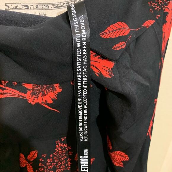 Pretty little thing top NWT - Picture 7 of 8